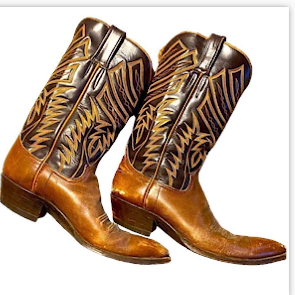 *Vintage Cowboy custom cognac boots with 5 stitch accent. Size W 9.5